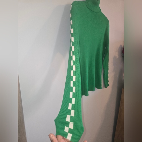 Zara Green Turtleneck Sweater with Checkered Sleeves - Picture 4 of 5